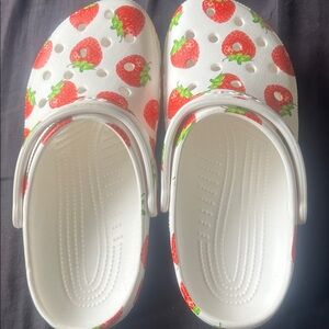 CROCS White Strawberry Clog
